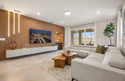 Clermont House | 7 BD/5.5 BA/Windsor Cay (16151 CC)