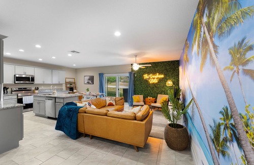 Mcelroys Belleview House | 7 beds | Nerf Wall | Arcade | 4 min Walk to the Beach!