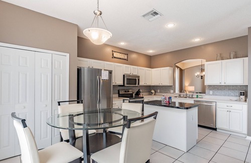 Lake Berkley House | 7 Br/4.5 BA Pool