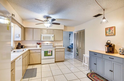 Port Orange Cottage | 7 Mi to Beach! Poolside Oasis in Port Orange