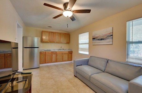 Bearss Plaza House | 7 Mi to Busch Gardens! Family & Pet-Friendly Home