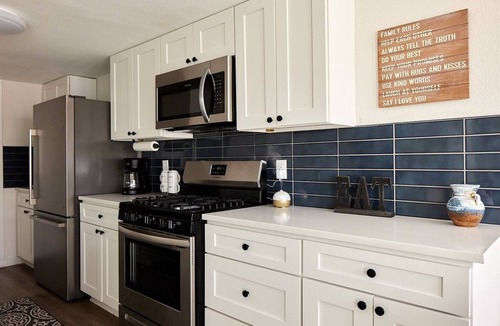 Barrington Oaks House | 7 Min to Apple | Ensuite 2BR + Garage