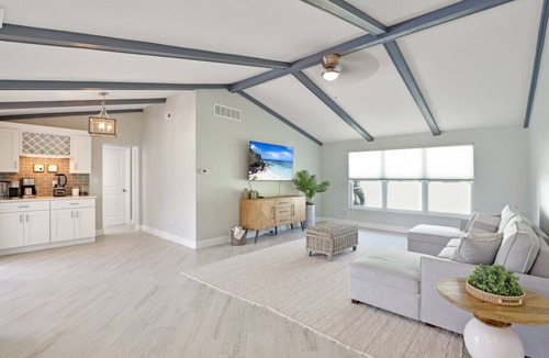 Caloosahatchee House | 7 Palms Home Waterfront, heated pool, spa, bikes, kayaks!
