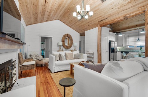 Hammocks of Seagrove House | 700yds 2 Beach~4 Bikes Included~Pool~Porch~Bramble Cottage
