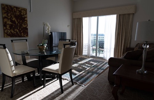 Florida Center Apartment | 705 S Luxury 1Bedroom pool and Universal view