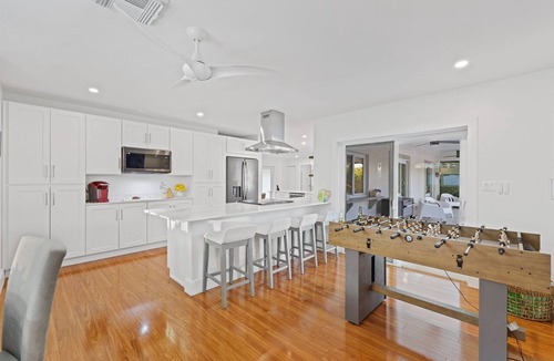 Tropic Palms House | 796 | Waterfront | Sleeps 10 | Heated Pool |Tiki Hut |Fire Pit |by DelrayNightly