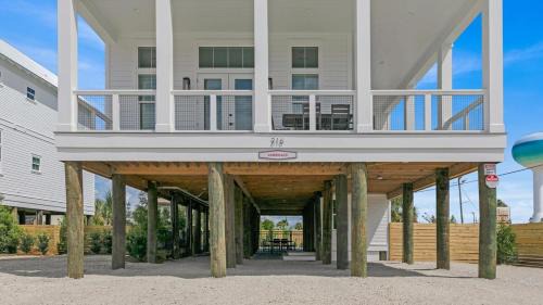 Fort Walton Beach House | 8 BR 6 BA Pool & Hot Tub Pickleball Fun