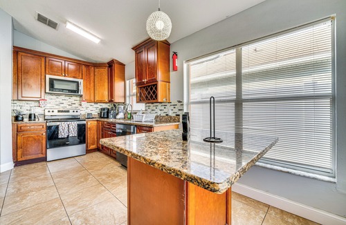 Eagle Pointe South House | 8 Mi to Disney Parks: Poolside Paradise!