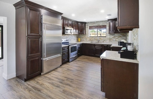 Pompano Beach House | 8 Mins to Beach Front Promenade-Pool-King Bed-BBQ-Games