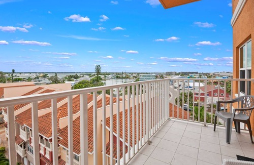 Madeira Beach Condo | 80 m² Condo ∙ 3 bedrooms ∙ 8 guests