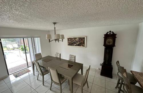 Kendale Lakes House | 82-10SW 135AV