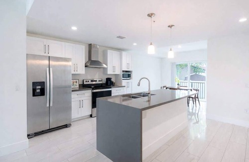 Hallandale Beach Apartment | 9BR Large Group Stay Three Apts Free Parking!