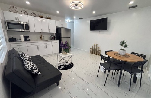 Flagami House | A Beautiful and Relaxing Home
