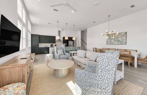 Fort Walton Beach House | A-Fish🐟Private Pool👙Across from Beach🌊Dogs OK🐶