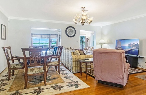 Lake Alfred House | A lakeside sunset delight near Disney, Universal, Sea World, Busch, LegoLand
