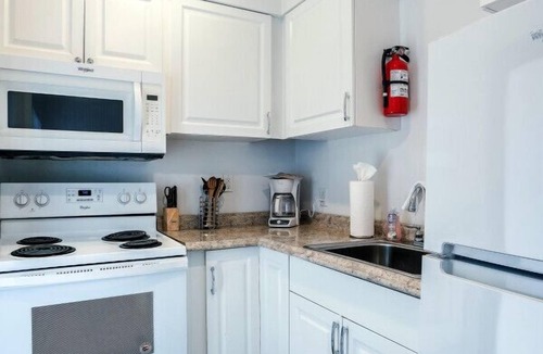 Hendricks and Venice Isles House | A lg 1bed Off Las Olas on the water free kayaks