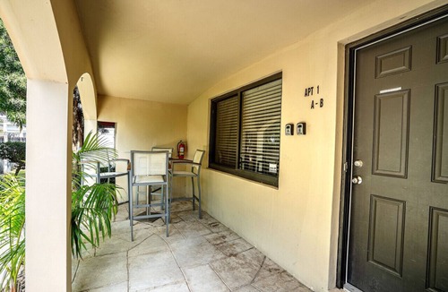 Hendricks and Venice Isles House | A lg 1bed Off Las Olas on the water free kayaks