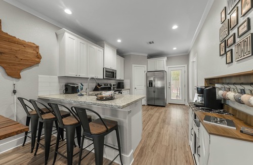 College Station House | A&M Fun House with Indoor Slide - Sleeps 12