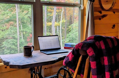 Unaka Cabin | A Majestic Mountain Getaway, Walk to Lake Hiwassee