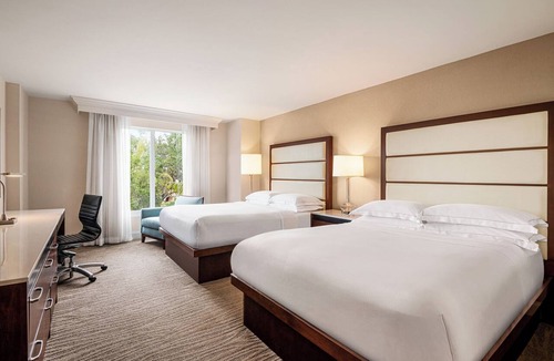 Park Shore Hotel | A Memorable Stay Awaits You Here! Outdoor Swimming Pool, Free Parking!