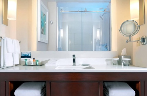 Park Shore Hotel | A Memorable Stay Awaits You Here! Outdoor Swimming Pool, Free Parking!
