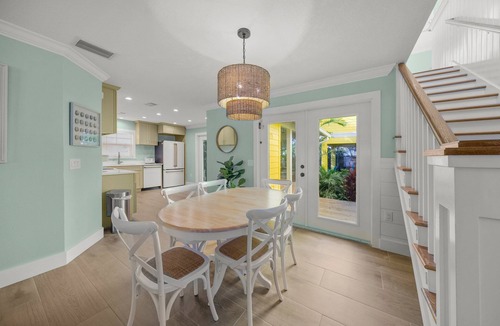 Anna Maria House | A Time Out: *Quaint Cottage *Heated Pool *Across the street from the Bay!