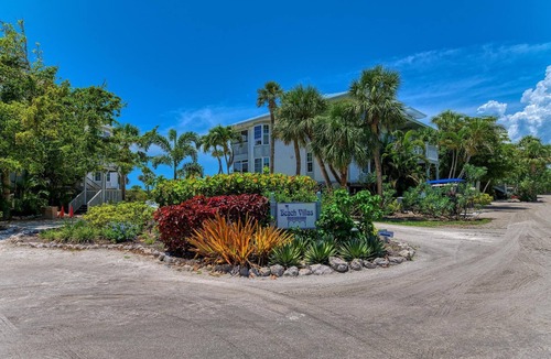 Palm Island Villa | Absolutely Gorgeous! And A Stunning View with resort amenity access! B3222A