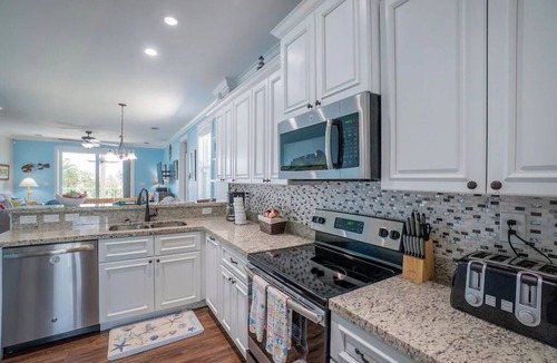 Marathon Villa | Absolutely Perfect! Reel Vacation Villa w/Pool, Dock, Close to Beach w/Extras!