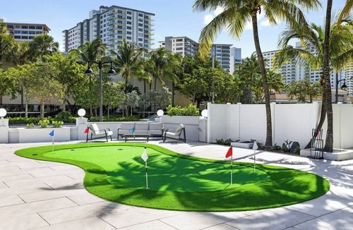 Galt Mile Apartment | Accessible King Getaway in Fort Lauderdale