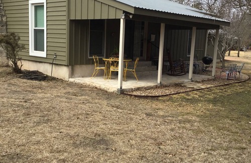 Fredericksburg House | ACE OF HEARTS The perfect getaway! Only 3.5 miles from Main Street.
