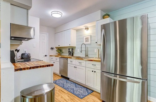 Fernandina Beach Condo | Ace the Day: Pool, Tennis, & Pickleball Fun