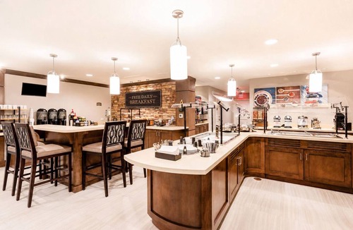 Hollywood Apartment | ADA 2BR Suite w/Accessible Tub | Free Breakfast!