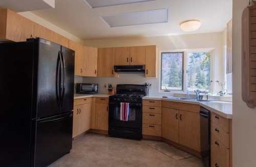 Almont House | Adobe House on Taylor River | 3 Bedroom | River Access | Gas Grill | Yard