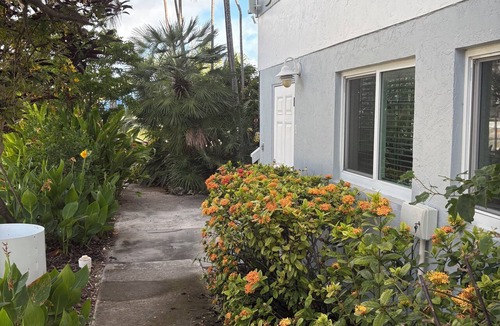 Islamorada Apartment | Adorable 1 bedroom apartment on canal beach access in vibrant Islamorada