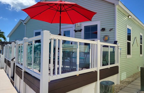 Marathon Cottage | Adorable Canal Front Cottage