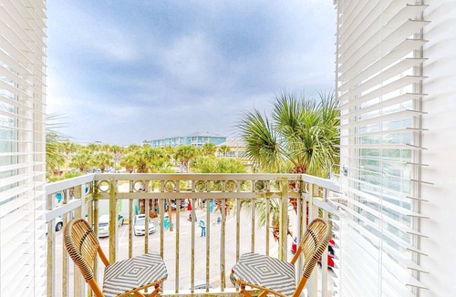 Gulf Place Apartment | Adorable studio for two just steps from the beach - shared pools & tennis court