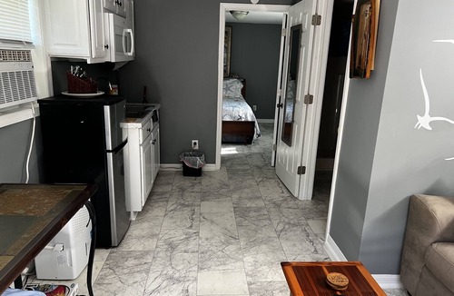 Palatka Cottage | Adorable tiny home on a canal that leads to the beautiful St. John’s River.