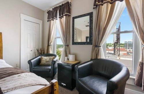Downtown Branson Hotel | Adults-Only Historic Hotel Stay in Downtown Branson