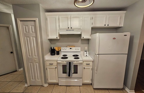 Spring Hill House | Adventure Coast: 4/2, Near Spring and Beach, Big Yard, Fenced