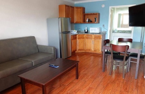 June Park House | Affordability Meets Comfort! 2 Relaxing Units, Free Breakfast & Parking