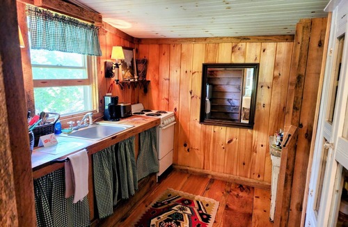 Scaly Mountain Cabin | Affordable charm on 3 private rolling acres