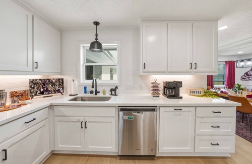 College Station House | Aggie Icon | Fully Themed | 2 Miles to TAMU