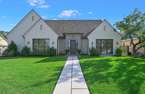Holick House | Aggie Paradise: Sleeps 16+ w/Private Pool & Spa