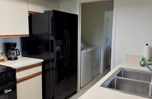 Clewiston Condo | AIR B&B DELUXE CONDO - Spacious 2 bed room condo at Roland Martin Marina