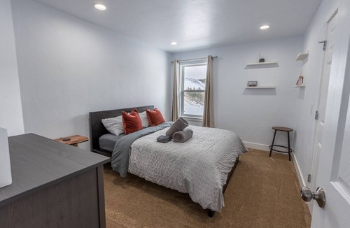 Leadville House | Airy home away from home- minutes from downtown and mineral belt trail!