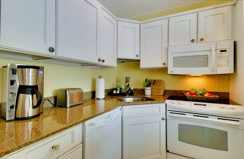 Bradenton Beach House | Al's Dream! LOCATION - Just Steps to the Beach! Shared Heated Pool