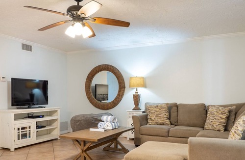 Holmes Beach Condo | Alamanda Villas 2 Beach Side Condo With Heated Pool
