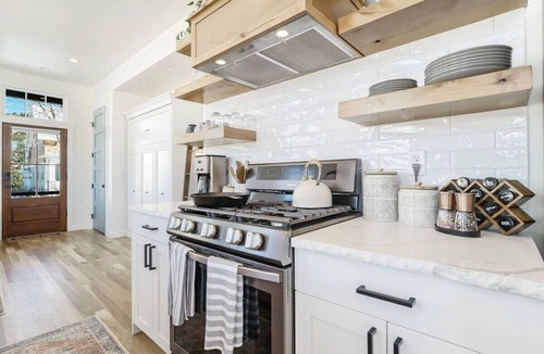 Buena Vista House | Alpine Estate! DT Villa w 3 Full Kitchens & Views!