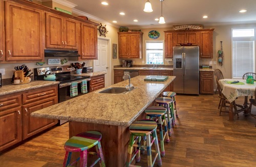 Crawfordville House | "Already Gone" in Shell Point.Canal Front, Boat Dock, Porch, Pool, Pool Table