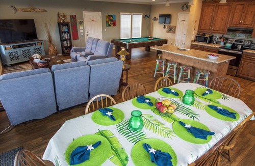 Crawfordville House | "Already Gone" in Shell Point.Canal Front, Boat Dock, Porch, Pool, Pool Table
